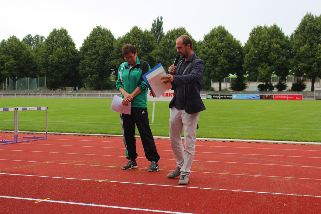 Sabine Preuß und Herr Krause bei der Eröffnung des Abendsportfestes