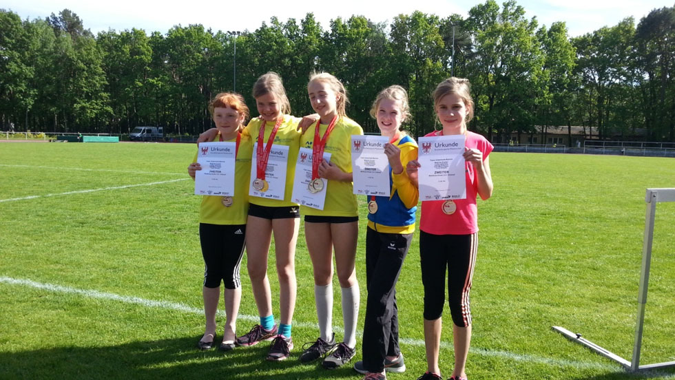 Das Team wU12 mit Leonie Kühnrich aus Templin, Mathilda Postier und Luisa Lehmann aus Eberswalde, Emilia Gentzmann aus Basdorf und Lucy Anklam aus Schwedt